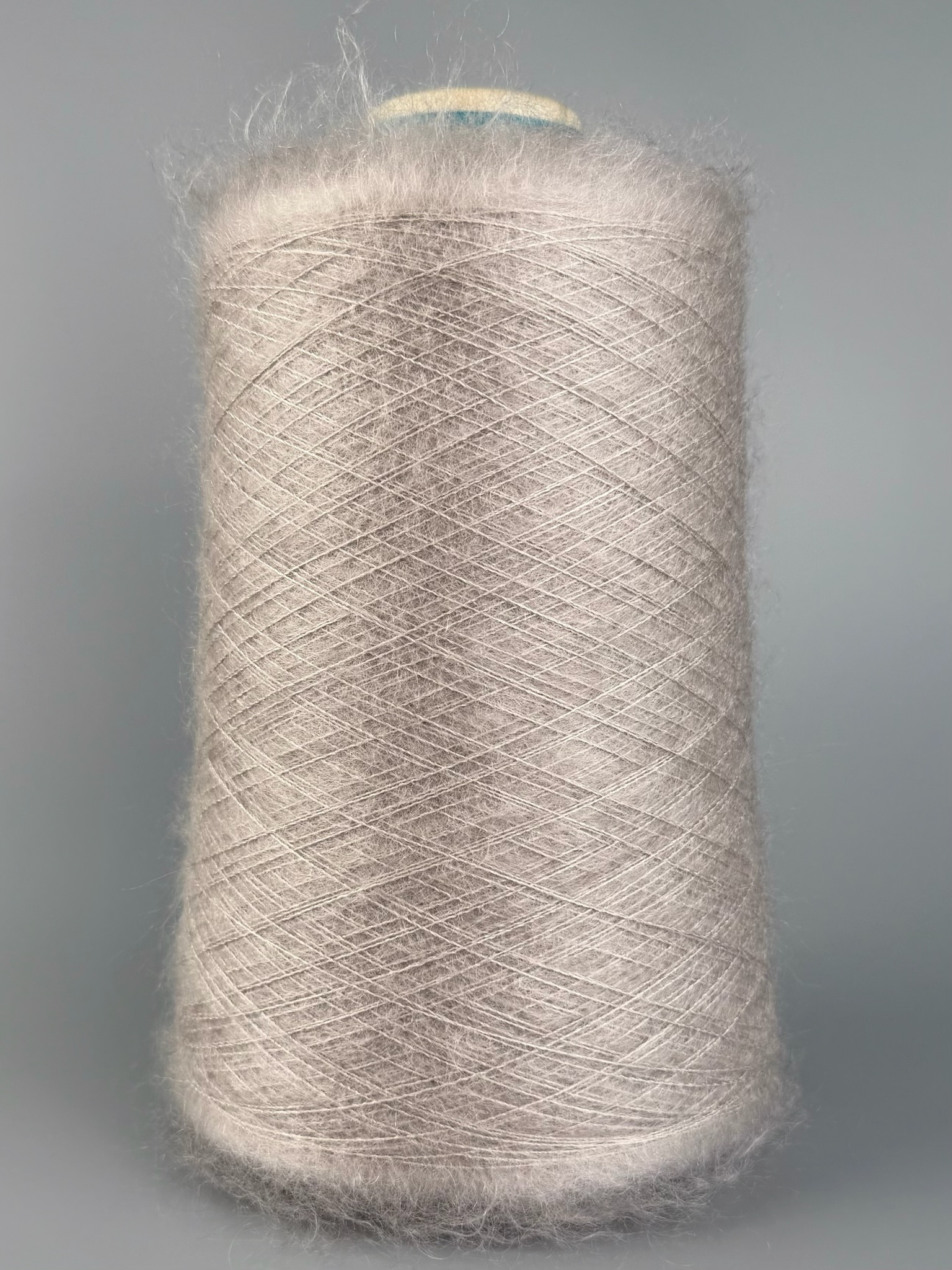 Manifattura Sesia Art. Vivienne 850 m / 100 g – Fil en kid mohair et soie de mûrier col. Gris perle 0664 photo 2